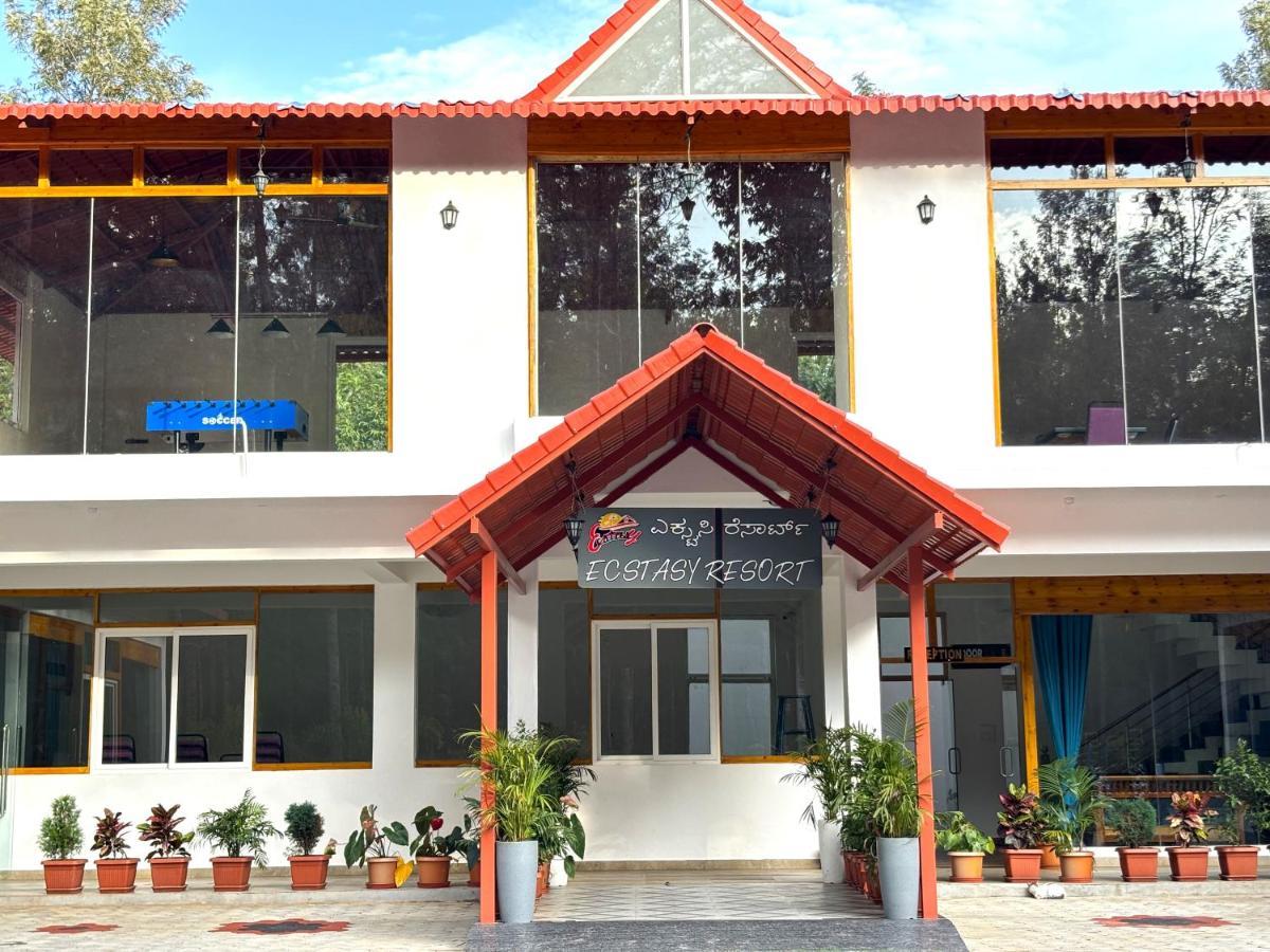 Ecstasy Tent Stay With Swimming Pool & Common Washroom Chikmagalur Bagian luar foto
