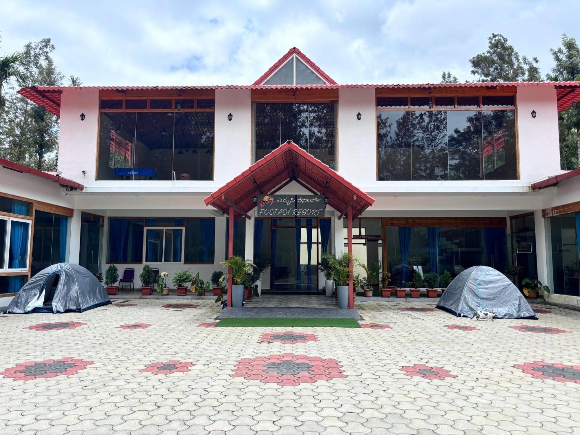 Ecstasy Tent Stay With Swimming Pool & Common Washroom Chikmagalur Bagian luar foto