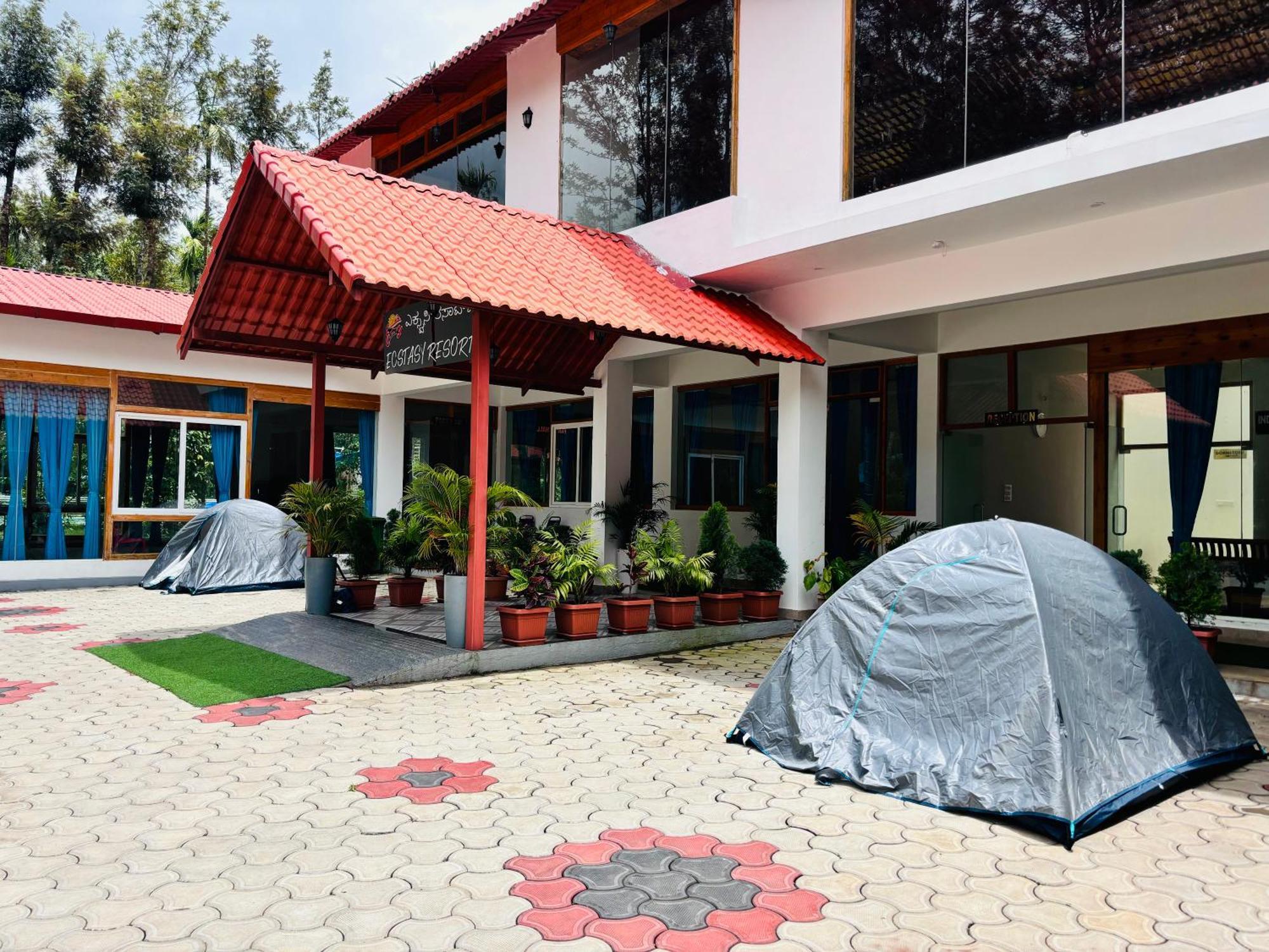 Ecstasy Tent Stay With Swimming Pool & Common Washroom Chikmagalur Bagian luar foto
