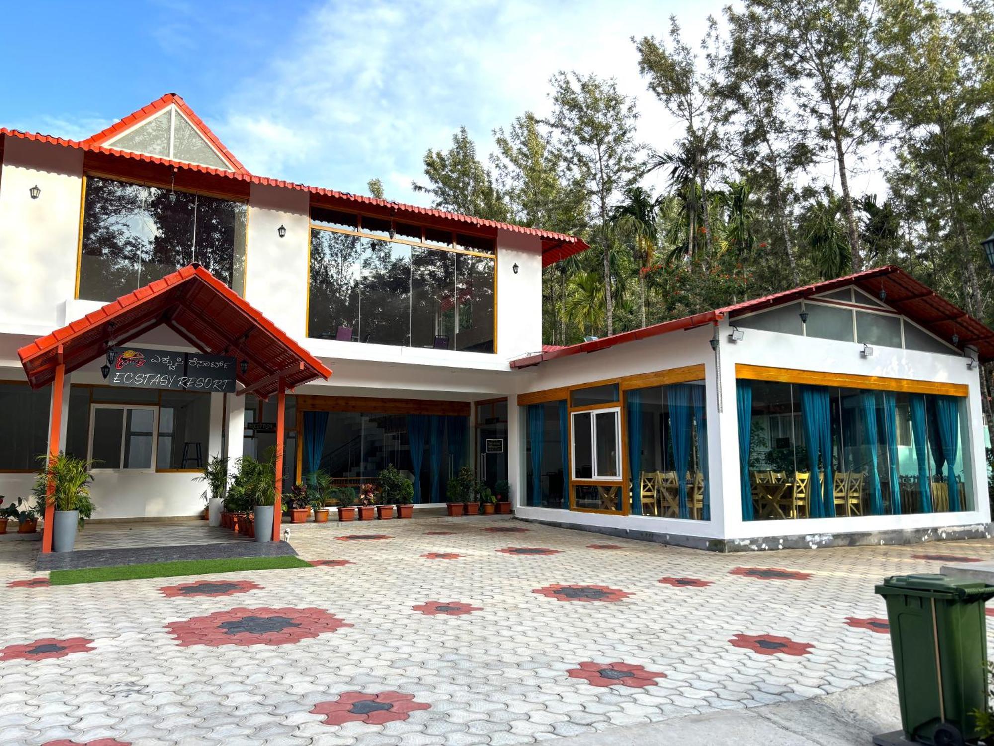 Ecstasy Tent Stay With Swimming Pool & Common Washroom Chikmagalur Bagian luar foto